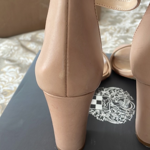 Vince Camuto- size 8.5 - Picture 5 of 11